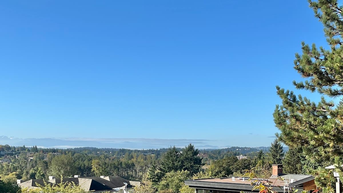 Veterans Memorial Lodge - Photo 2