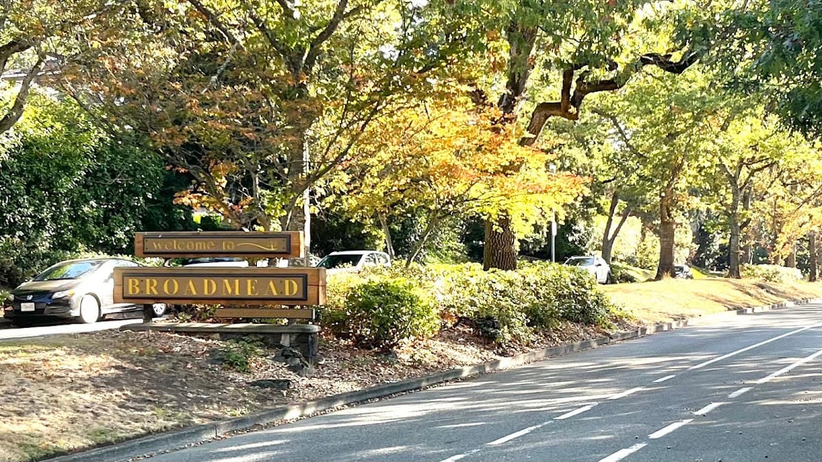 Veterans Memorial Lodge - Photo 3