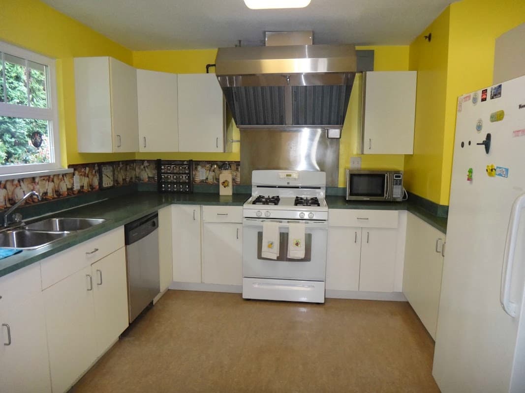 Clover Heights Retirement Home - Photo 3