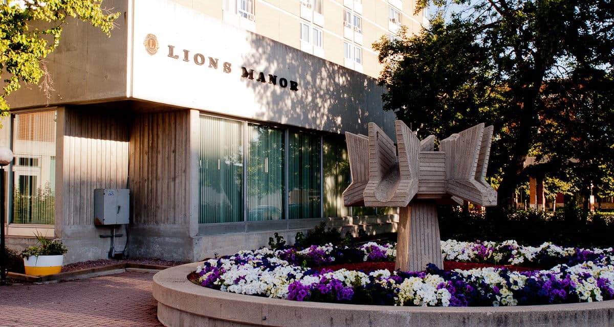 Lions Manor - Photo 1