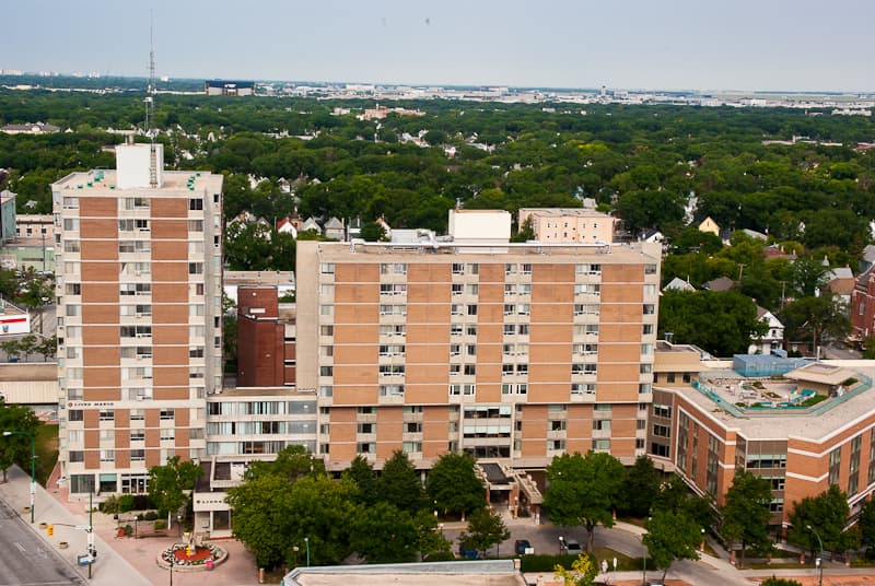 Lions Manor - Photo 2