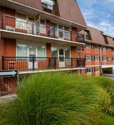 Waterdown Manor - Photo 1