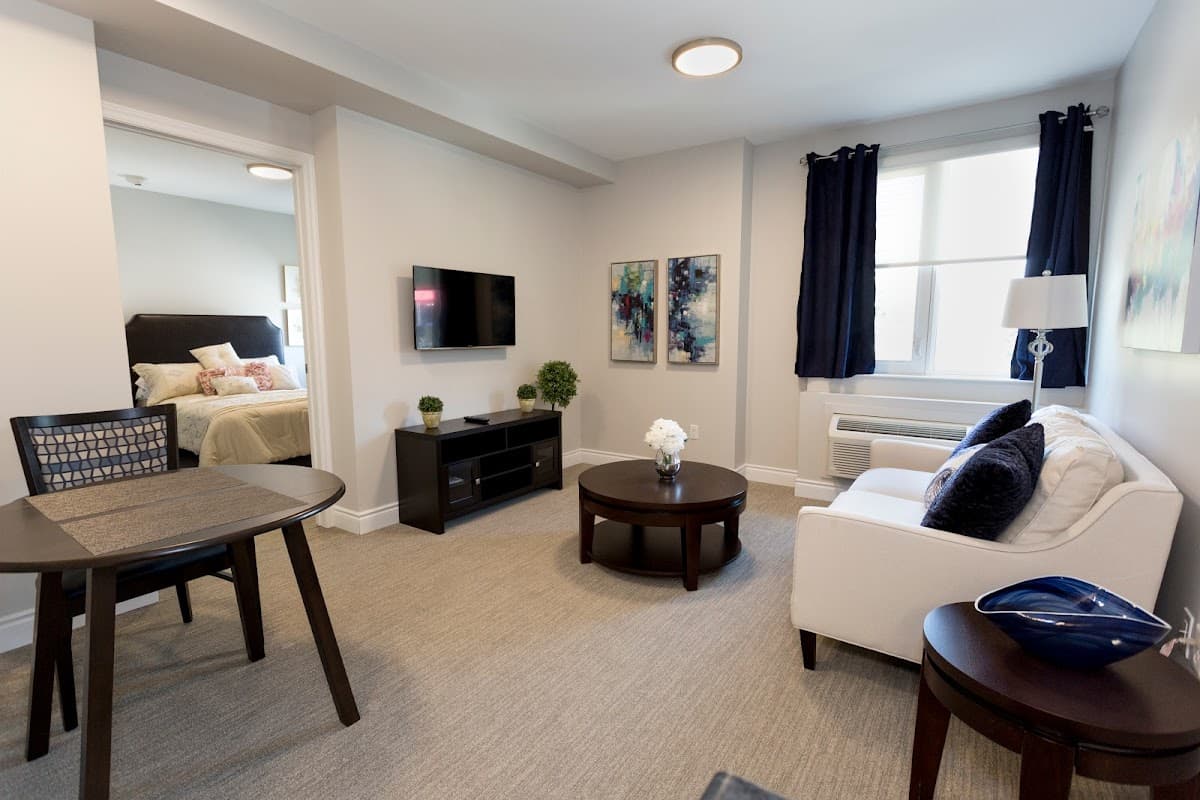 Kingsway Place Retirement Residence - Photo 2