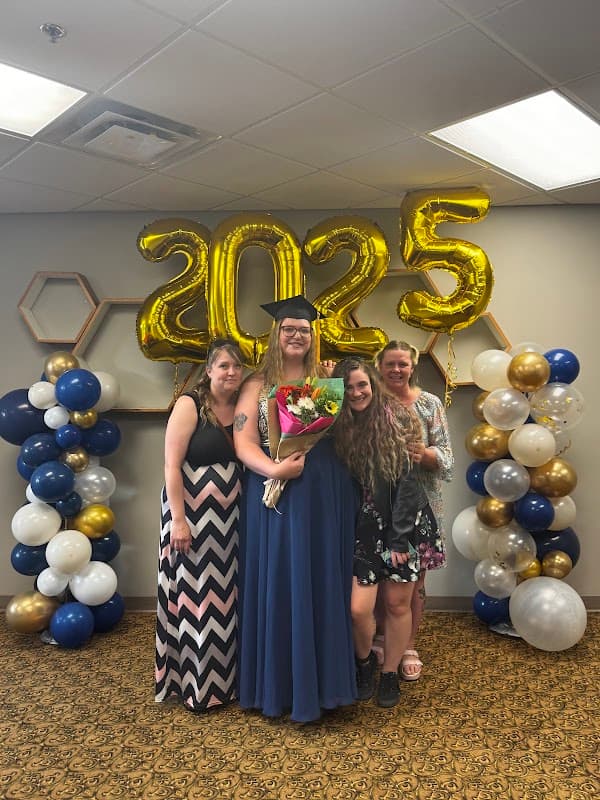 OAK TREE SUPPORTIVE LIVING - Photo 2