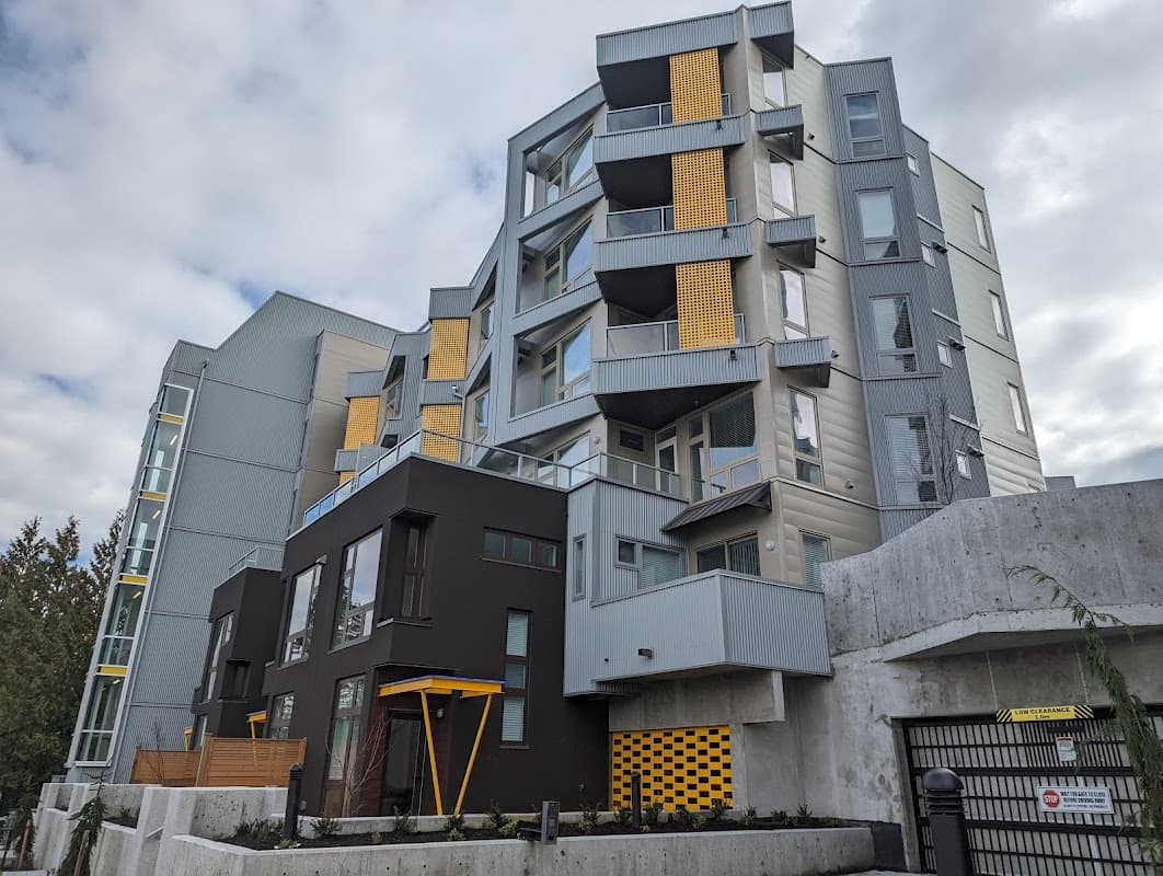 Court Living - Photo 1