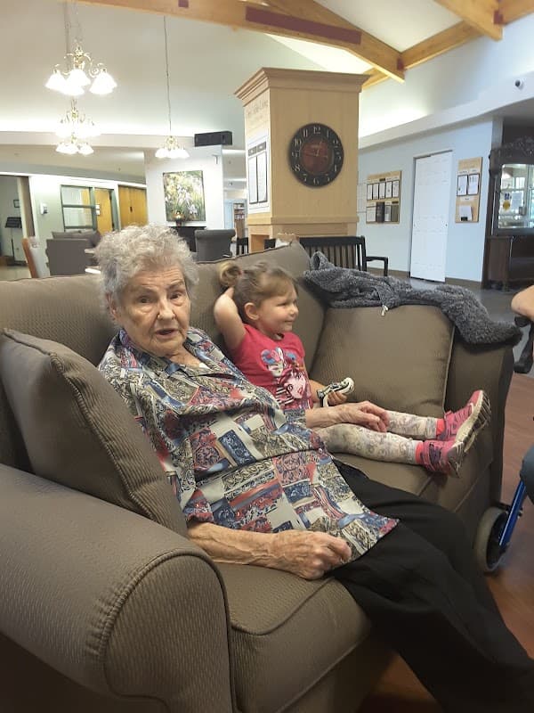 Grey Gables - Photo 2