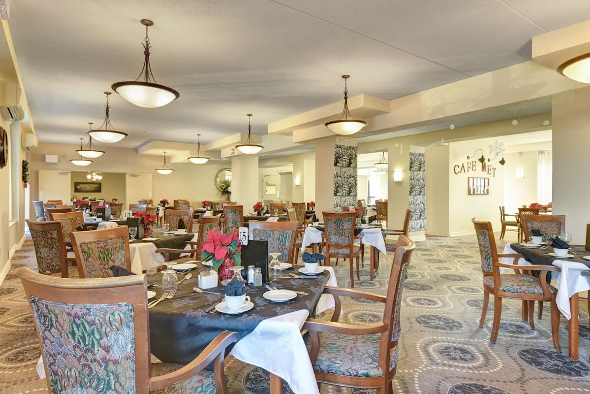 Metcalfe Gardens Retirement Residence - Photo 3