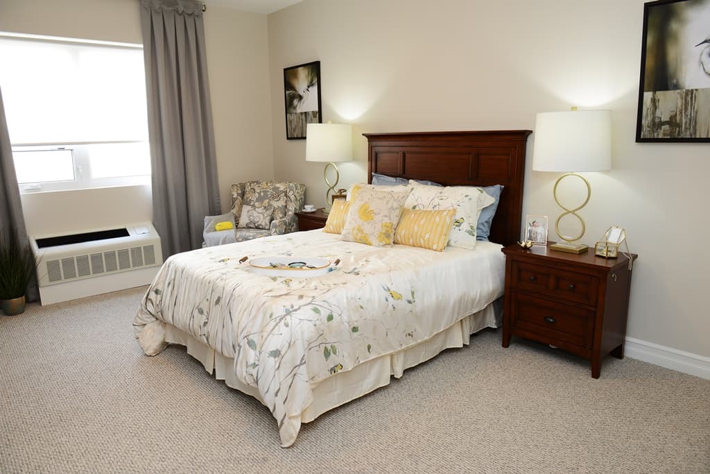 Seacliff Manor Retirement Residence - Photo 2