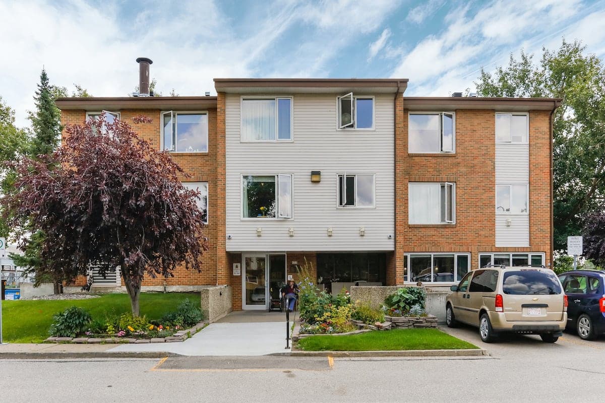 GEF Seniors Housing - Gateway Manor - Photo 1