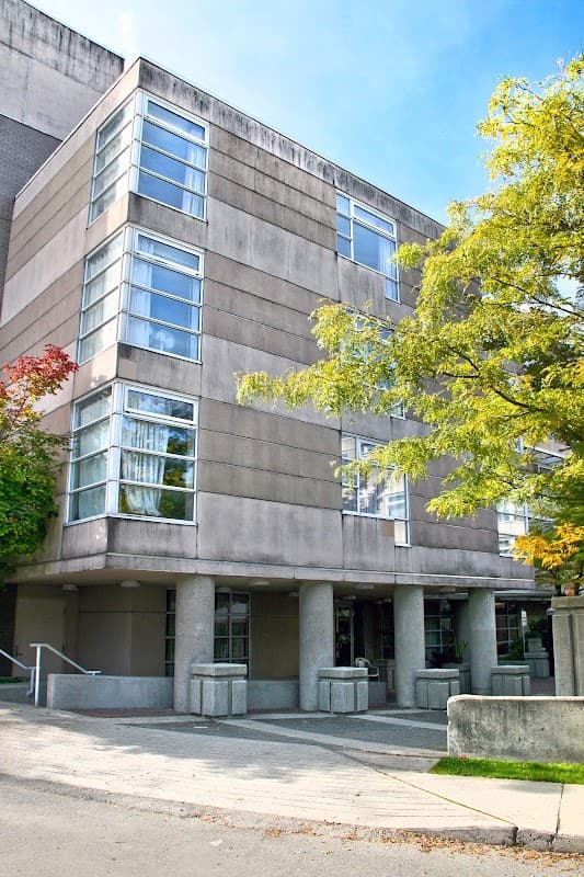 AgeCare Lakeview - Photo 2