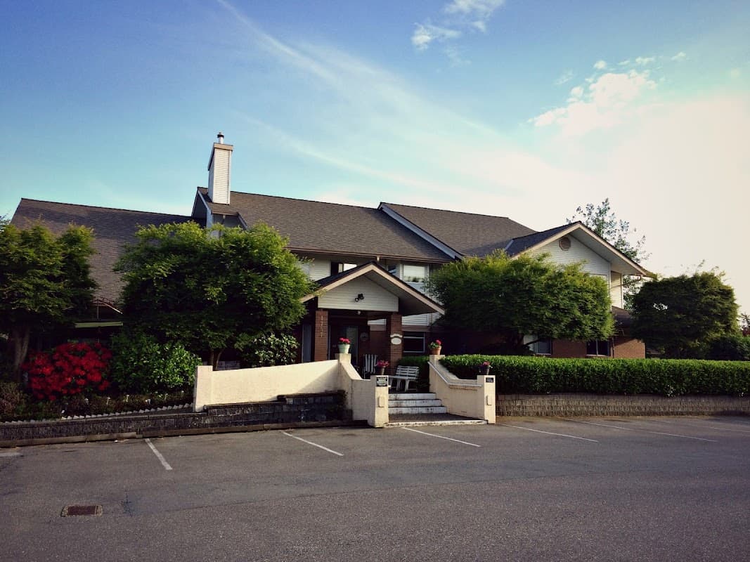 Hilltop Manor - Photo 1