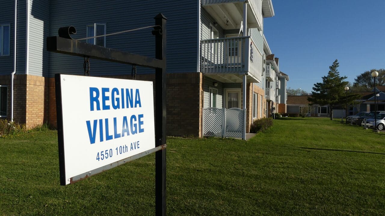 Regina Village - Photo 1