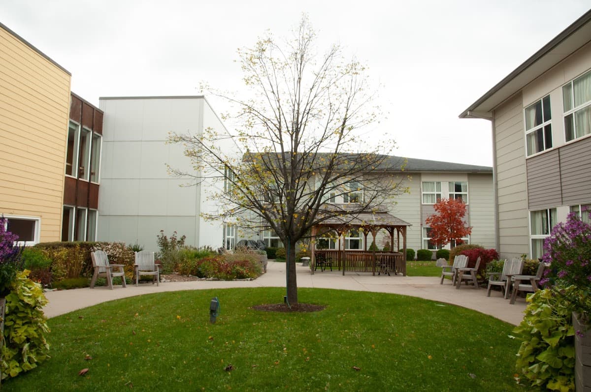 Extendicare Burloak - Photo 1