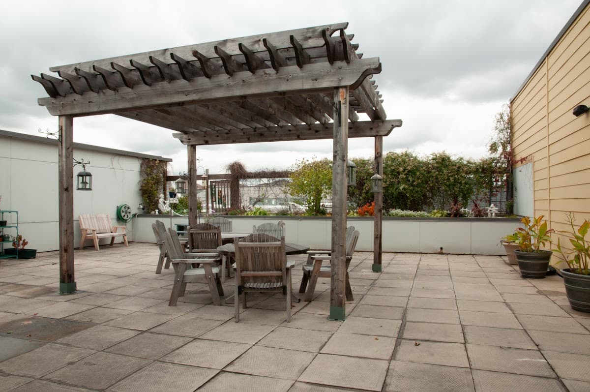 Extendicare Burloak - Photo 2