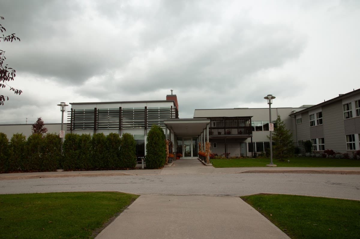 Extendicare Burloak - Photo 3