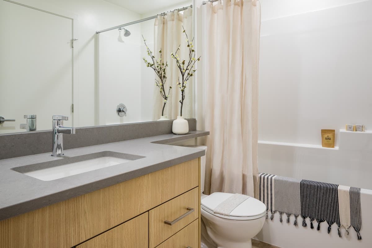 Uplands Terrace Apartments - Skyline Living - Photo 3