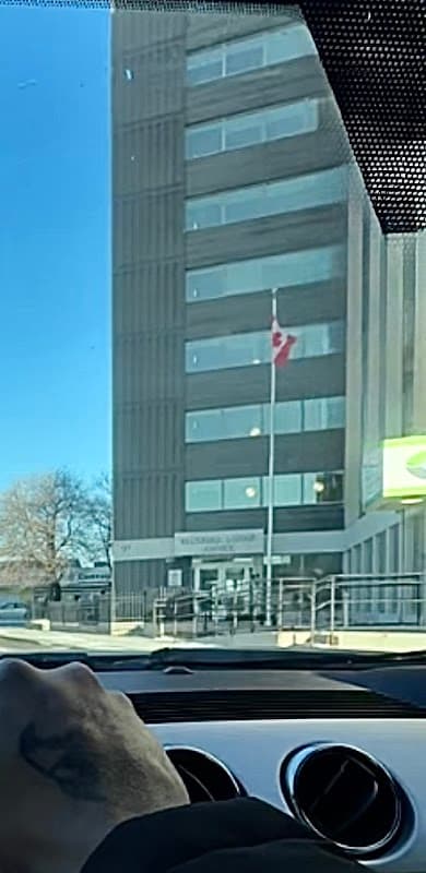 Bluebird Lodge Senior' Residence - Photo 2