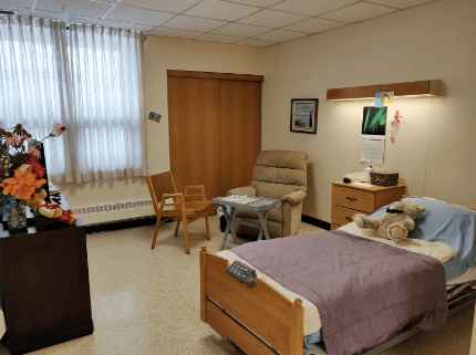 Salem Manor - Photo 2