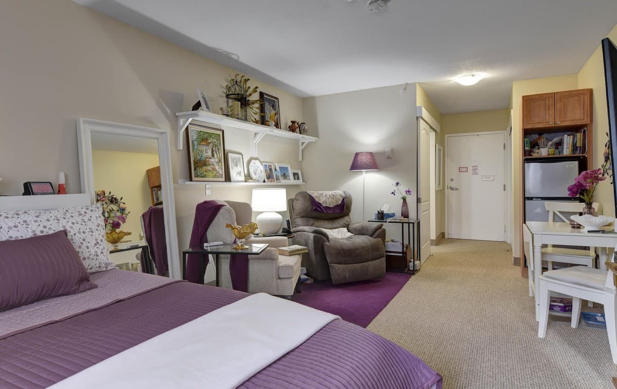 Stone Lodge Retirement Residence - Photo 2