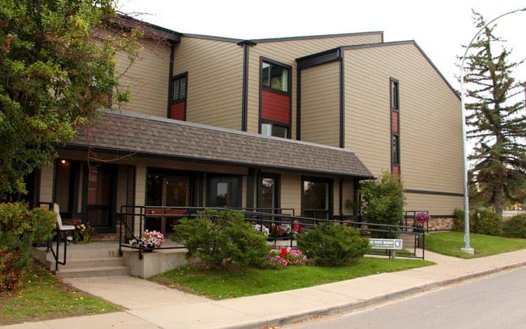 SeniorHome.ca - Richmond Park Manor