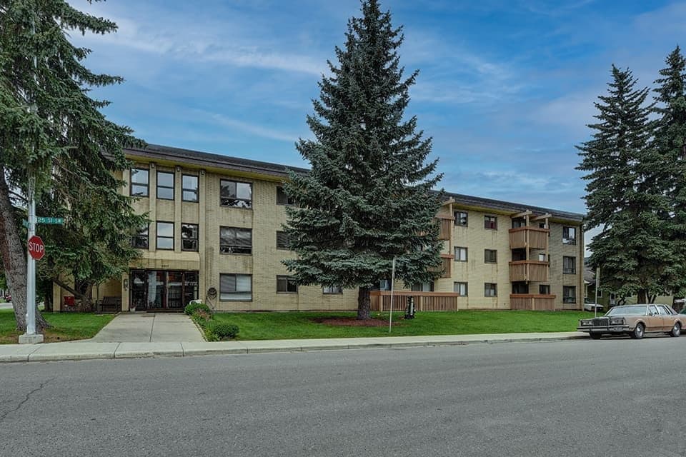 SeniorHome.ca - Menno Gardens