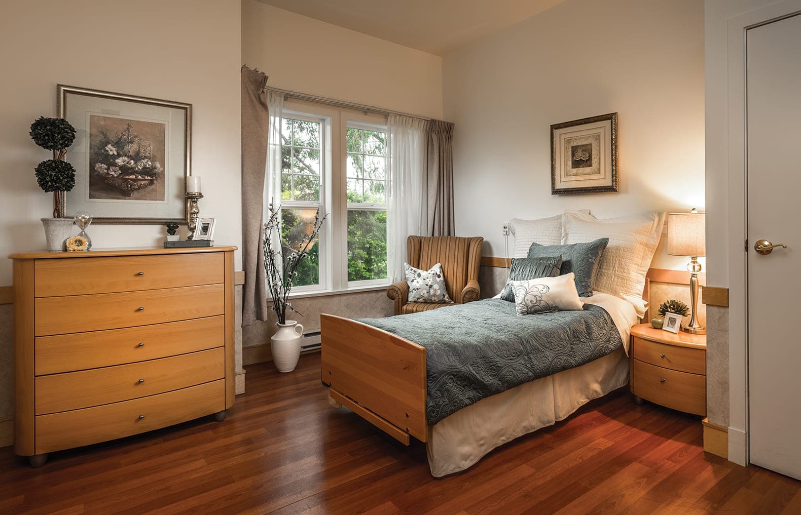 SeniorHome.ca - St. Charles Manor