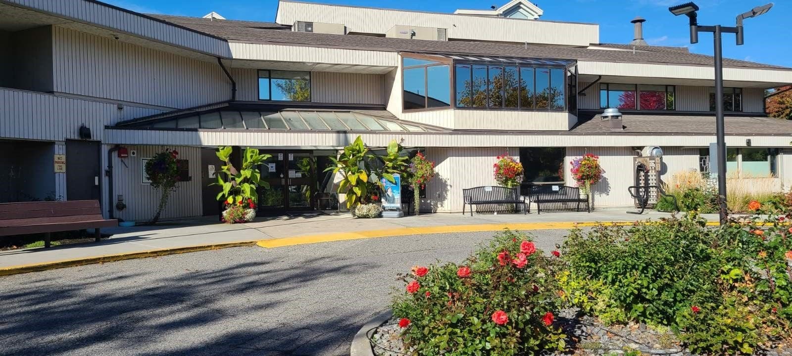 SeniorHome.ca - Three Links Manor