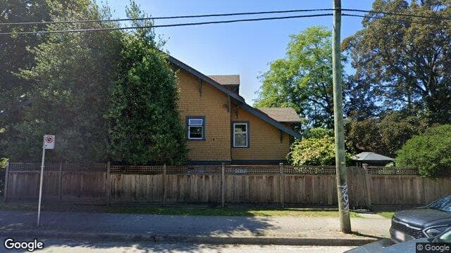 Winston Manor (Google Street View)