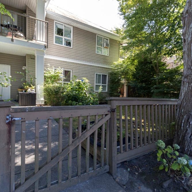 SeniorHome.ca - Broadway House