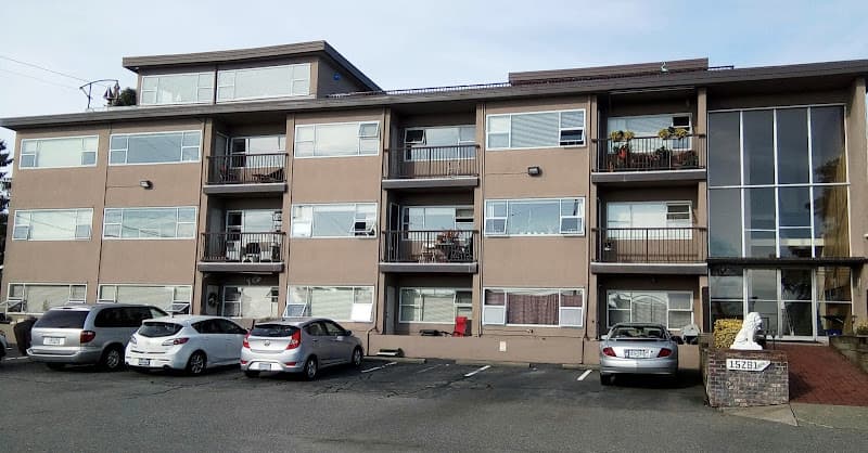 LYONS APARTMENTS - Photo 1