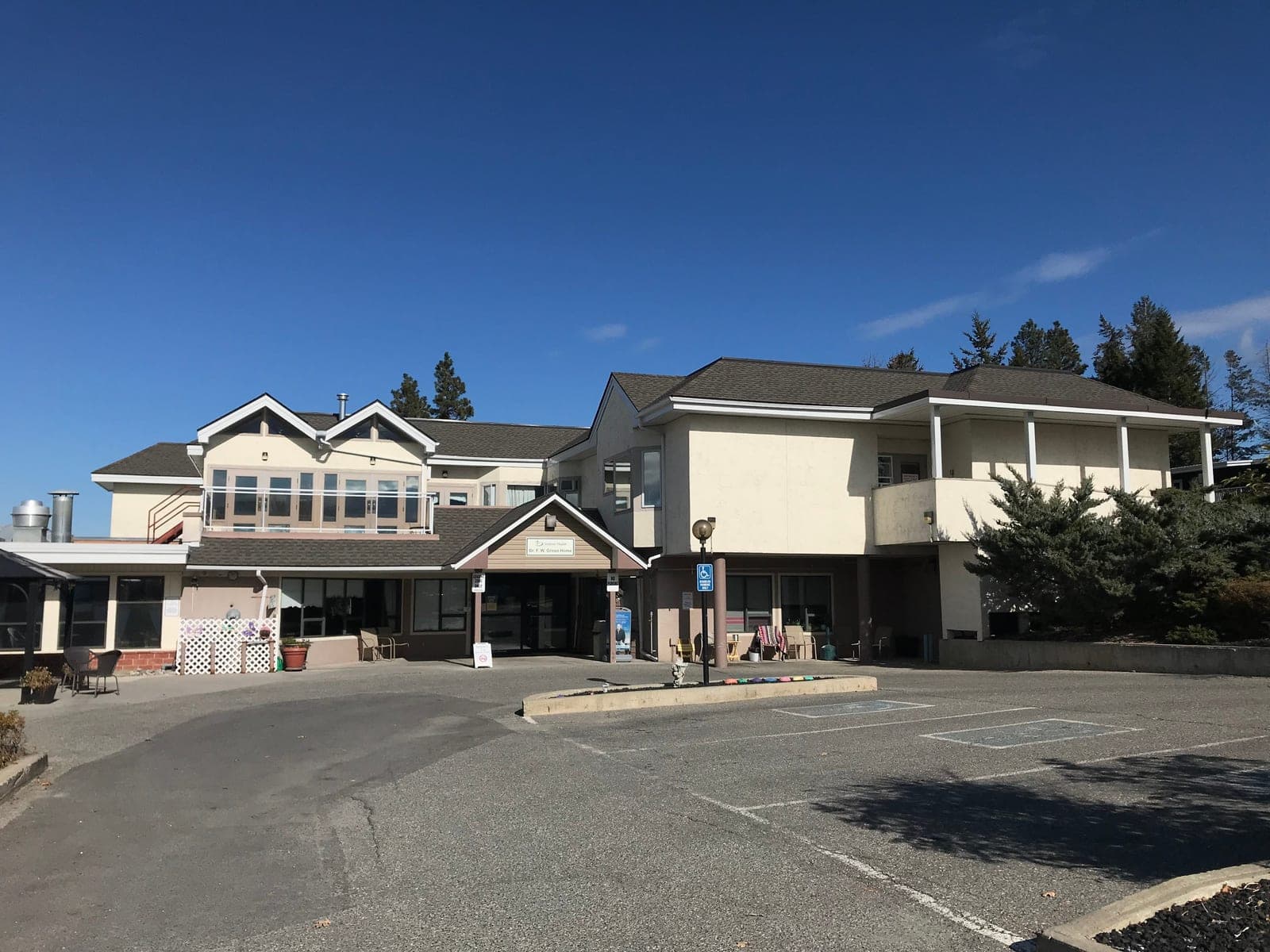 SeniorHome.ca - f.w. Green Memorial Home
