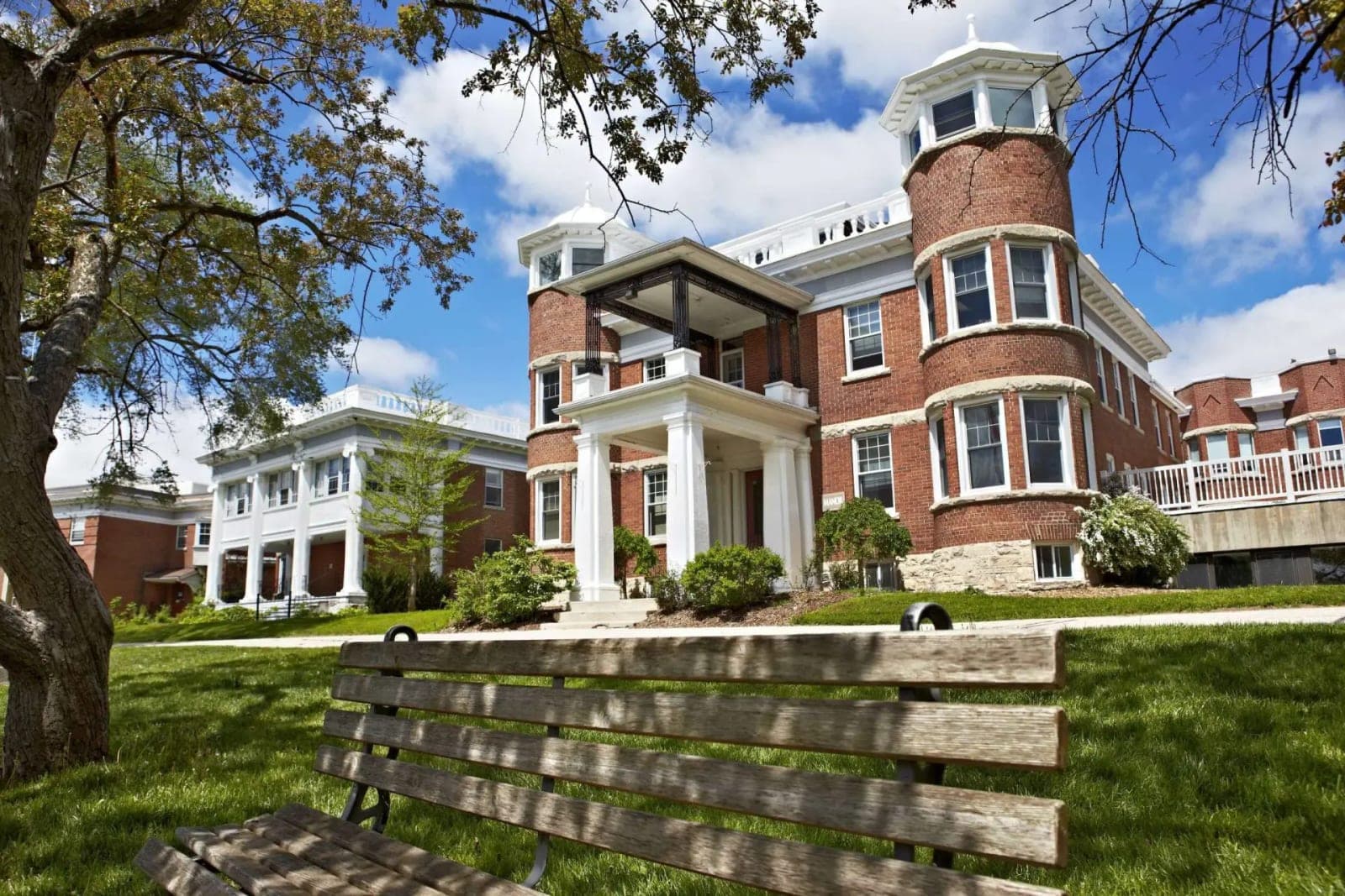 SeniorHome.ca - Homewood Ravensview