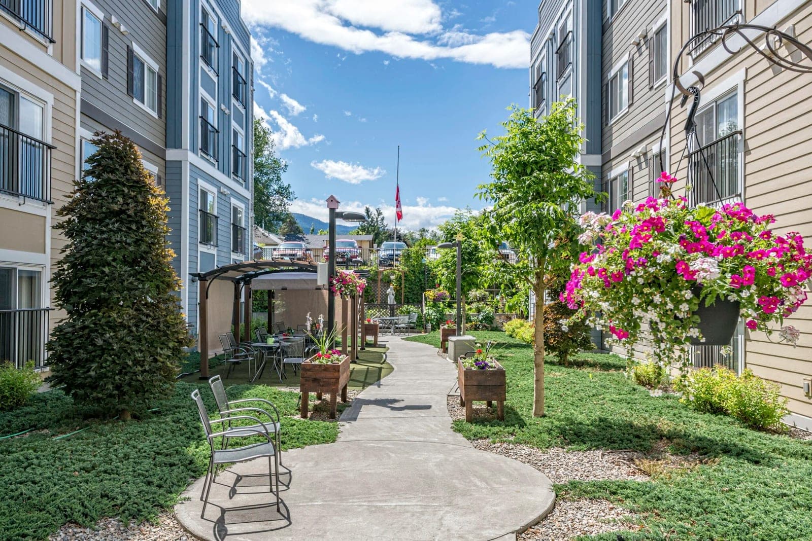 SeniorHome.ca - Heaton Place Retirement Community