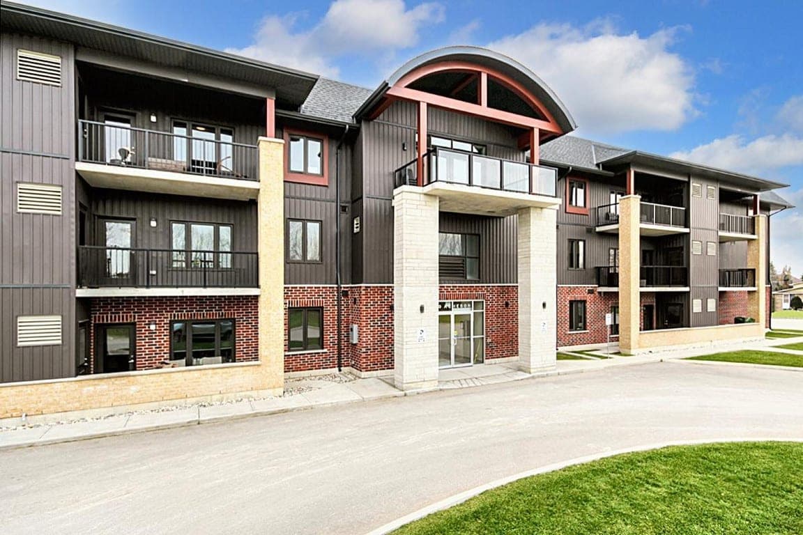 SeniorHome.ca - The Crossings
