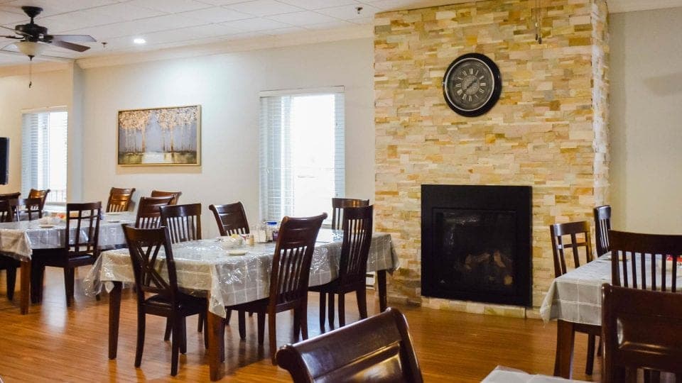 SeniorHome.ca - Twin Town Manor