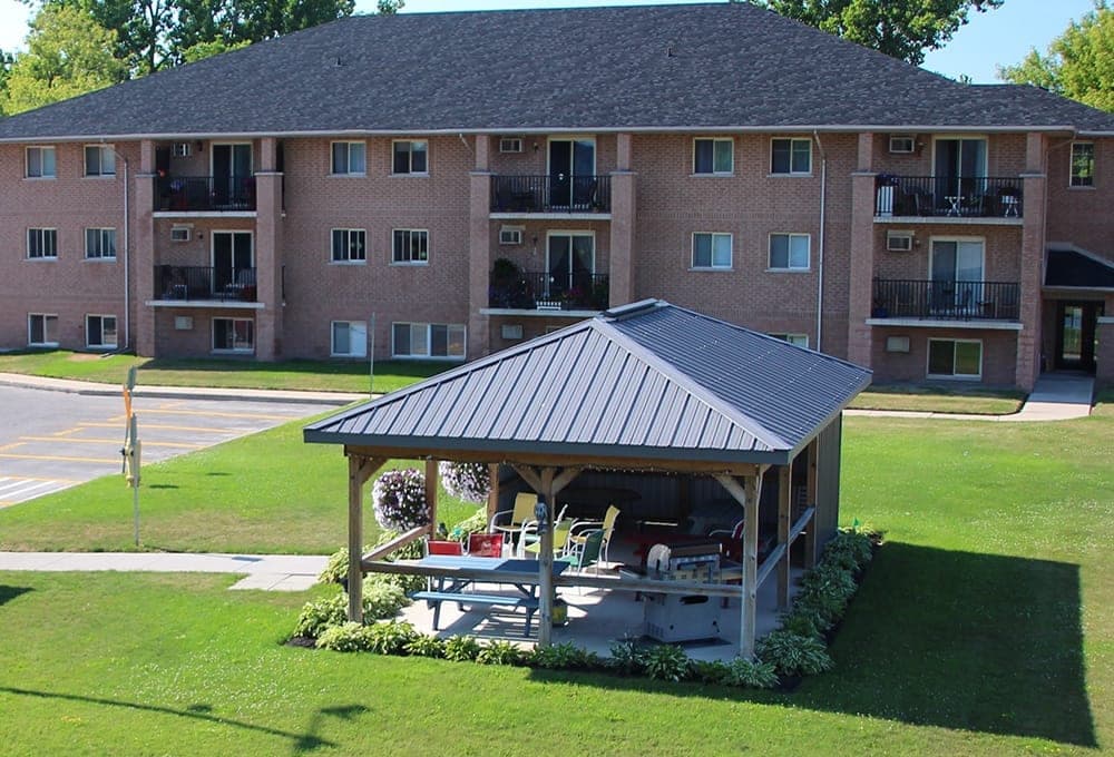SeniorHome.ca - Prada Court Apartments
