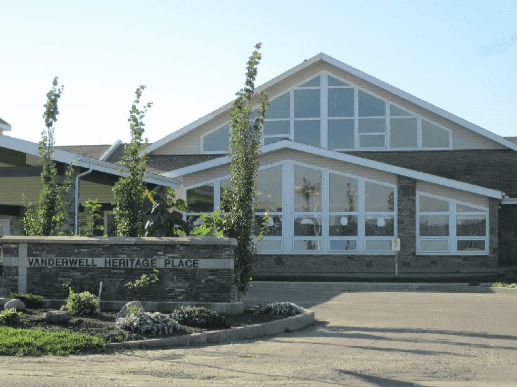 SeniorHome.ca - Lakeside Legion Manor