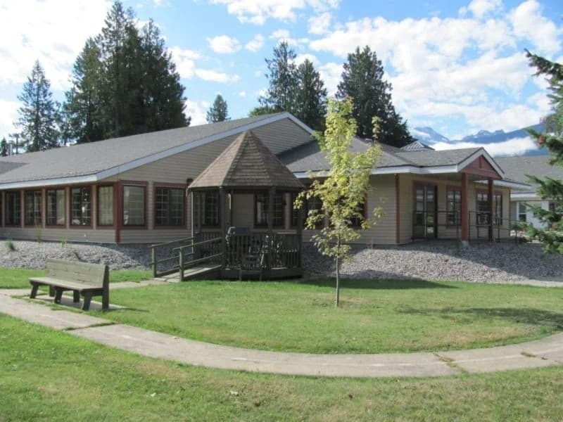 SeniorHome.ca - Moberly Park Manor