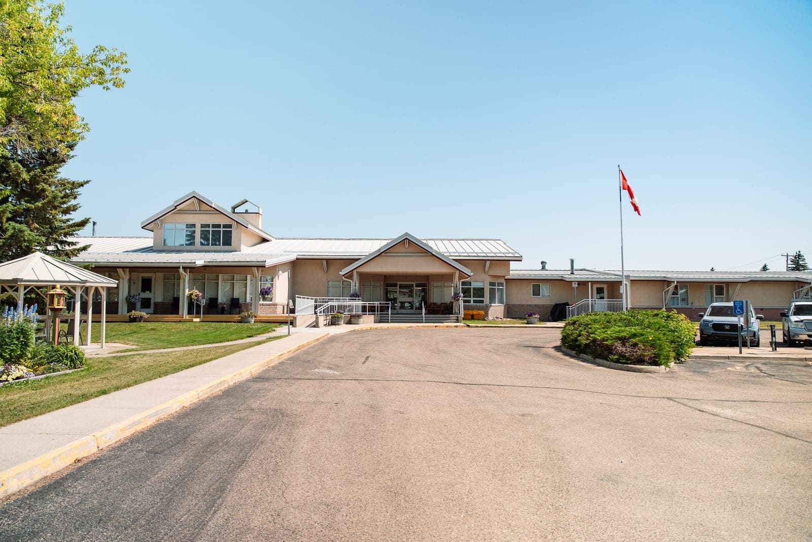 SeniorHome.ca - Rimoka Housing Foundation