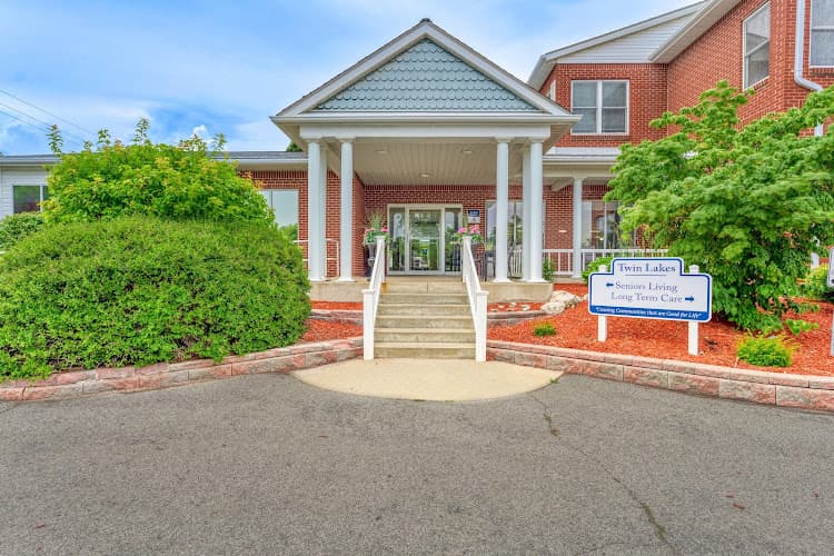 Twin Lakes Village Retirement Home - Photo 1