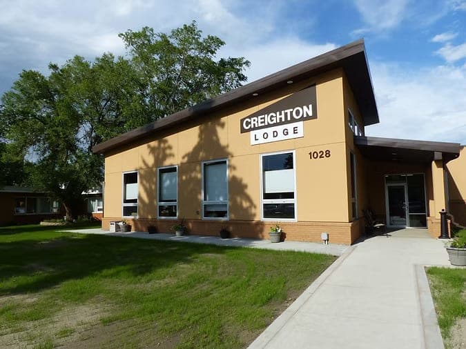 SeniorHome.ca - Creighton Lodge