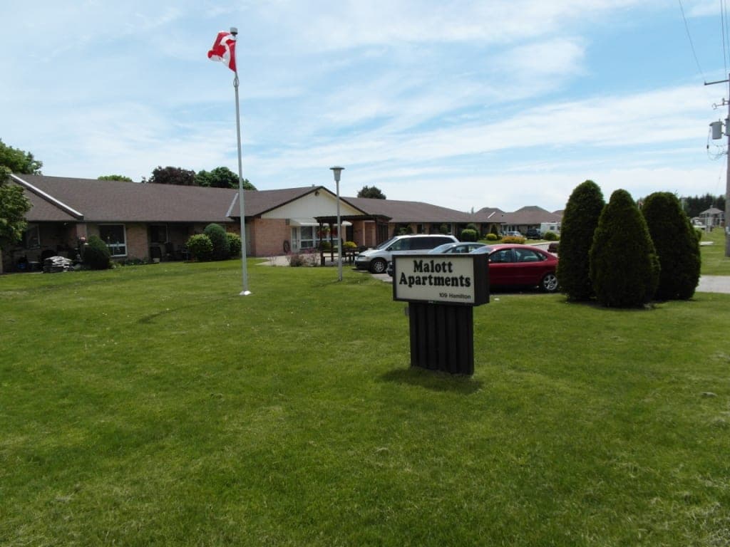 SeniorHome.ca - Komoka Seniors Apartments