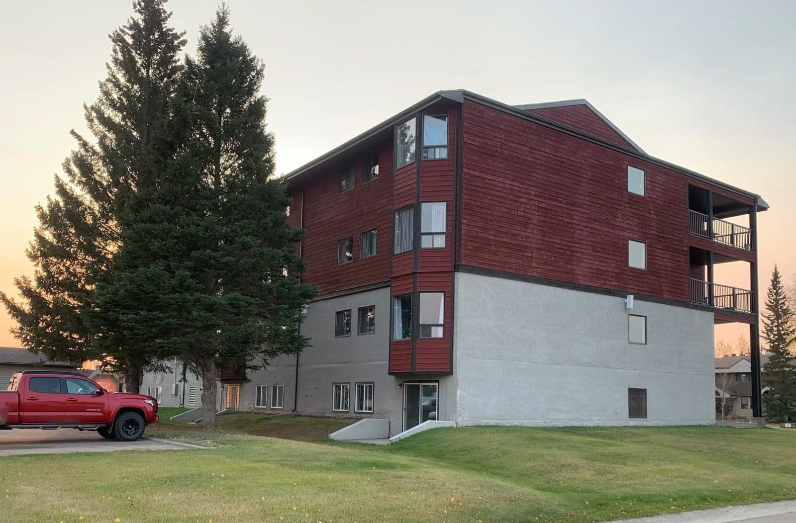 SeniorHome.ca - Main Street Manor