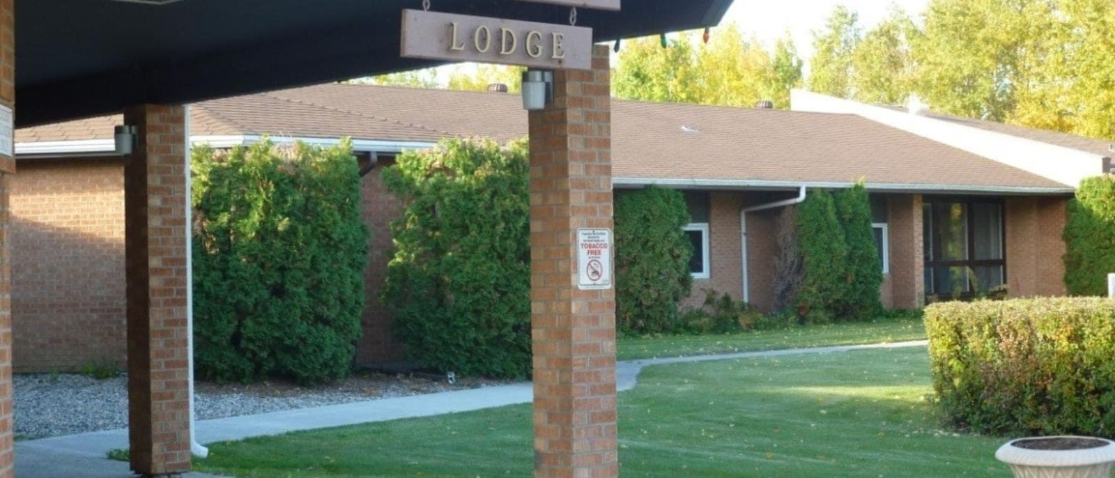 SeniorHome.ca - Pineview Lodge