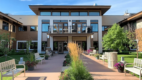 Rocky View Lodge - Photo 1