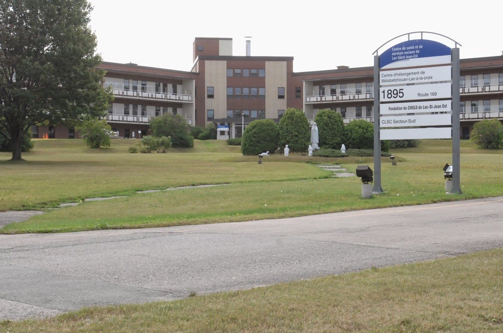 Centre D'hébergement Normandie (photo: Centre d’hébergement Métabetchouan-Lac-à-la-Croix, via Google)