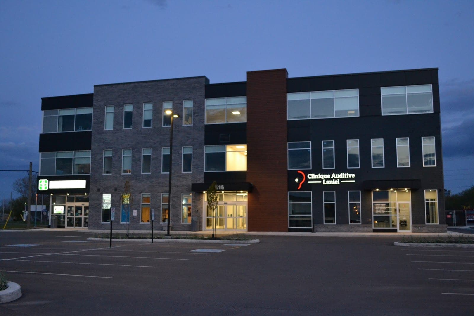 Clinique médicale des bâtisseurs (photo: André Chalifour, via Google)