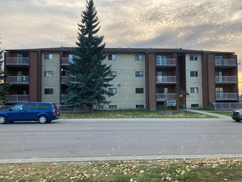 Aspen Manor (photo: Keya Martushev, via Google)