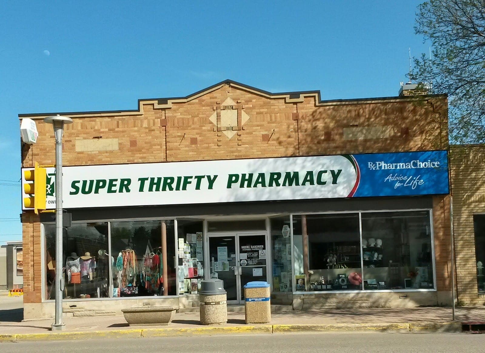 Dauphin Super Thrifty Pharmacy (photo: Russell Pelletier, via Google)