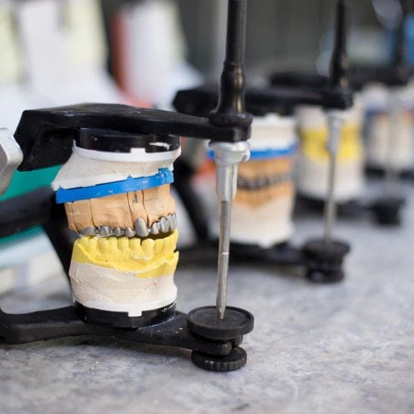 SeniorHome.ca - Denturologiste Linda My Linh Hua